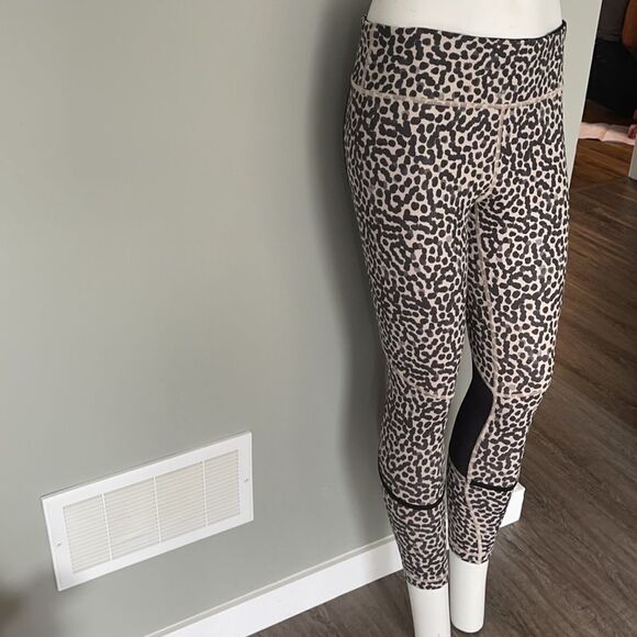 Lululemon size 8 leggings - Picture 2 of 4